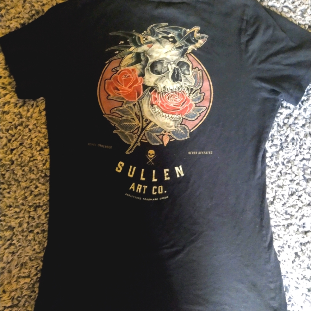 Women's Sullen skull shirt